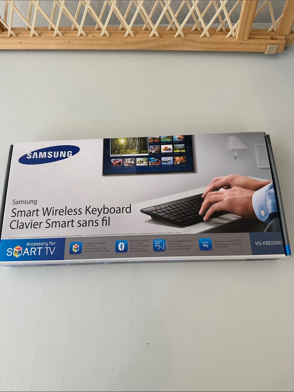 Samsung Smart Wireless Keyboard - White and Black Packaging New in box